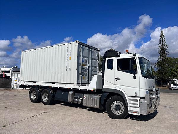 unloading of storage container from the back of a transport vehicle