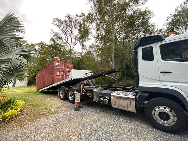 storage container unloading from removal vehicle